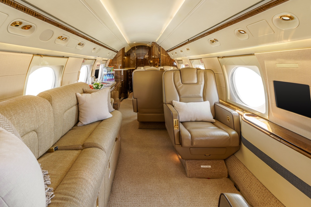 Gulfstream GV wide cabin interior