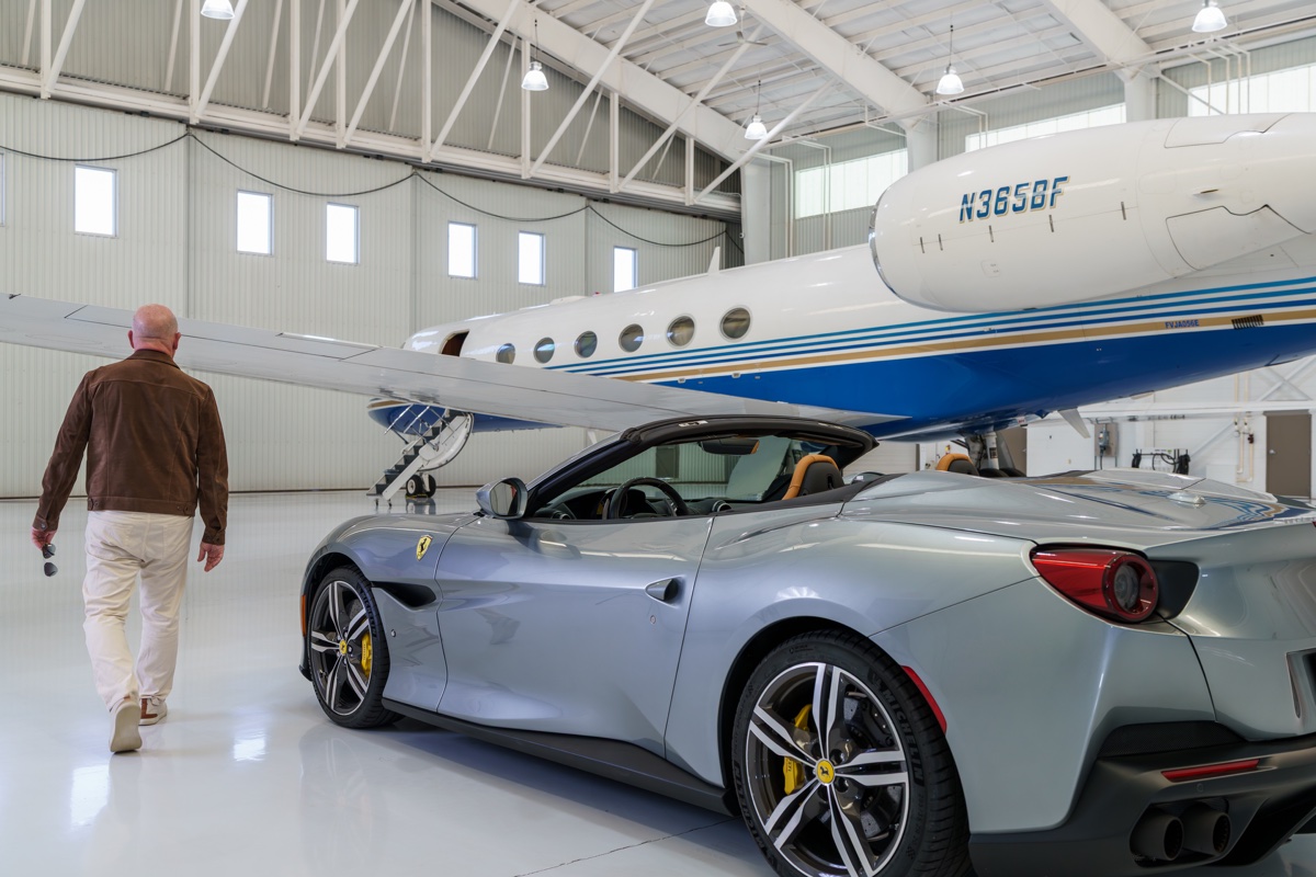 Private hangar at BNA with Gulfstream GV